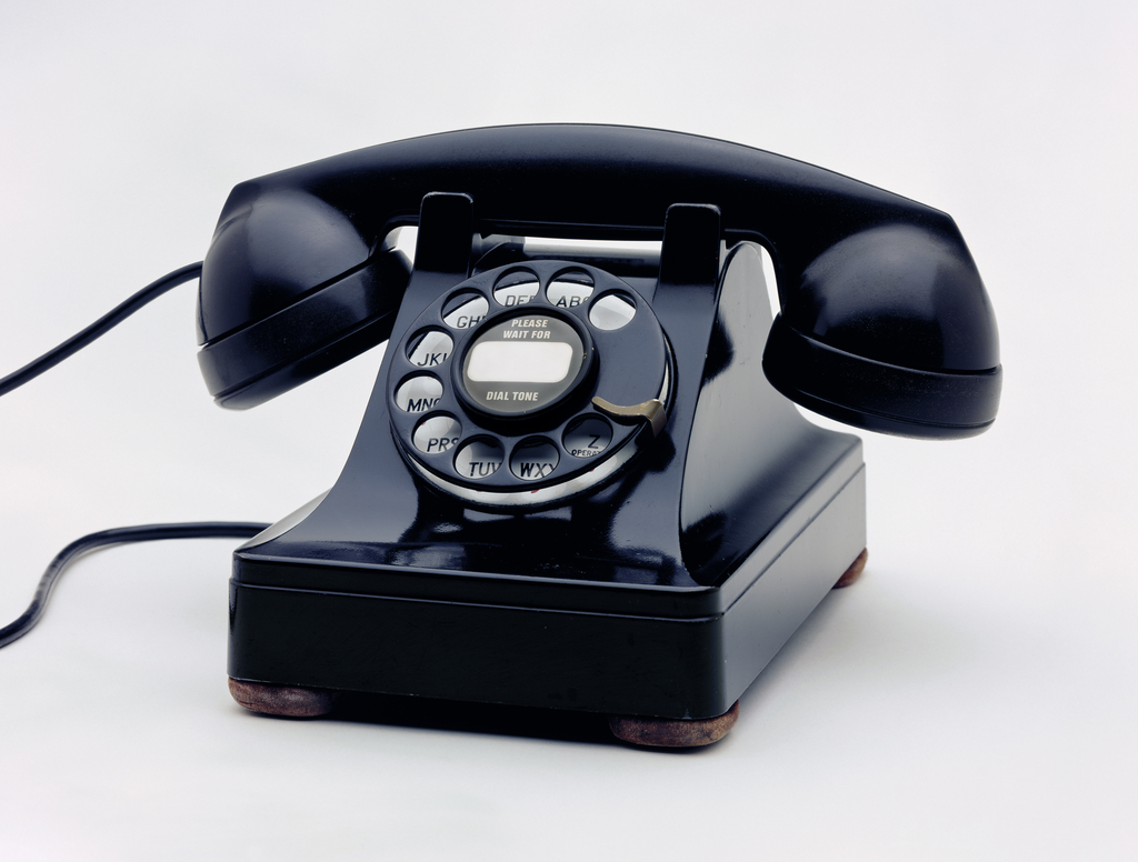 Téléphone en Bakélite, modèle 302, vers 1937, conçu par Henry Dreyfuss pour Bell Telephone Company